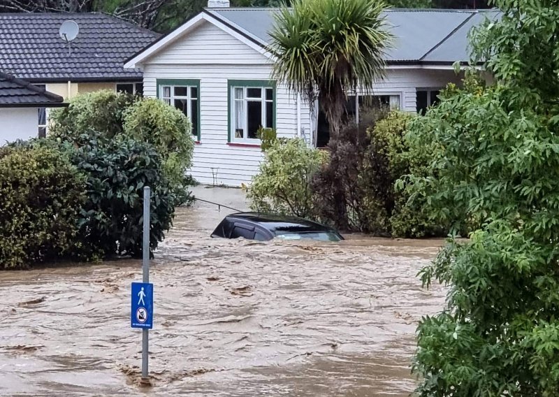 Obilne kiše na Novom Zelandu uzrokuju klizišta, bujične poplave i rušenje cesta