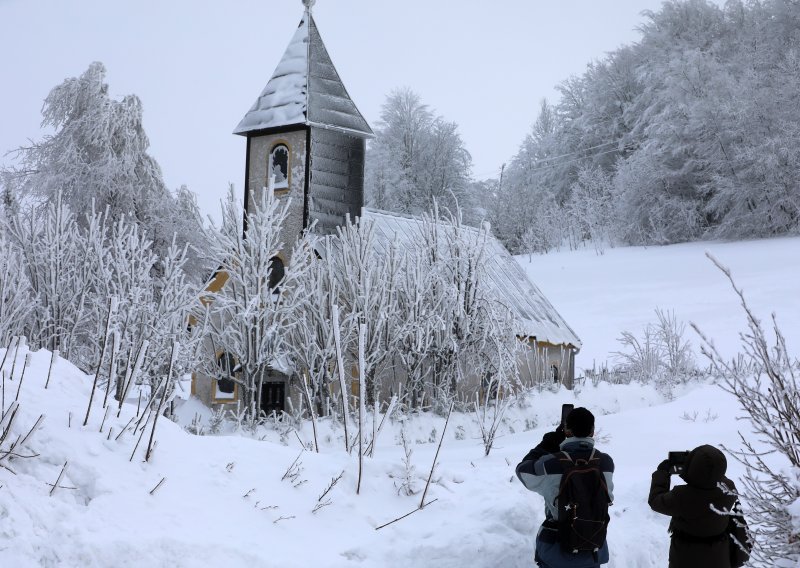 Nagla promjena vremena: U nedjelju će u dijelovima Hrvatske pasti i do 25 centimetara snijega
