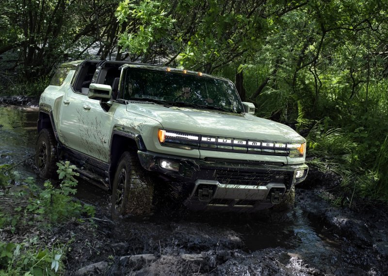 [FOTO/VIDEO] GMC Hummer EV SUV krenuo u proizvodnju: Pogledajte off-road funkcije ovog električnog superterenca