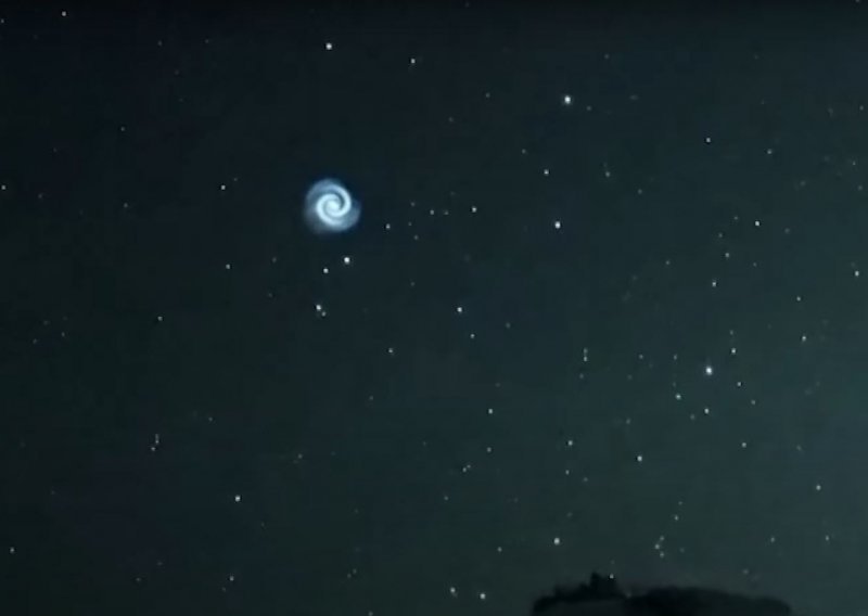 [VIDEO] Na nebu se pojavio neobičan vrtlog, nitko ne zna o čemu se točno radi