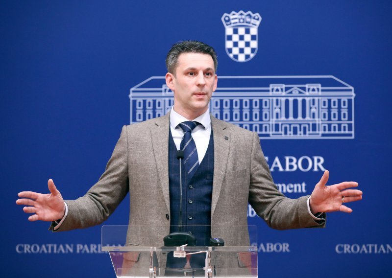 Petrov: Plenković je od Hrvatske stvorio samoposlugu, a račun plaćaju građani