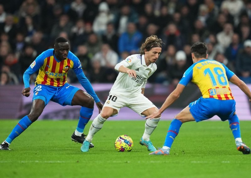 Real je pred svojim navijačima tek u drugom poluvremenu uspio slomiti otpor 'šišmiša'; Luka Modrić igrao do 66. minute