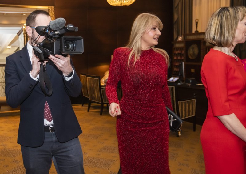 [FOTO] Milanović i Tomašević progovorili što ih osobno veže uz Dan crvenih haljina, zagrebački gradonačelnik dohvatio se i kamere