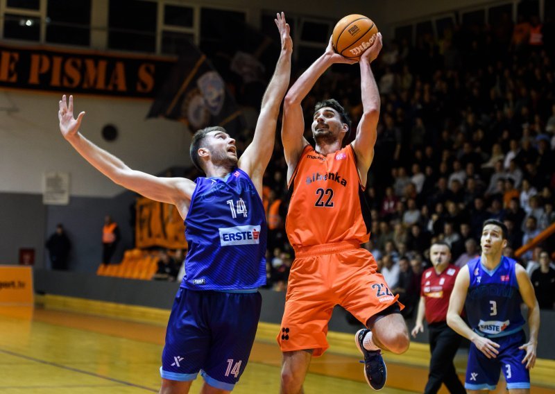 [FOTO] Cibona na punom Baldekinu napravila seriju 20:0, Šibenka se vratila, a onda... Sve je gledao i izbornik