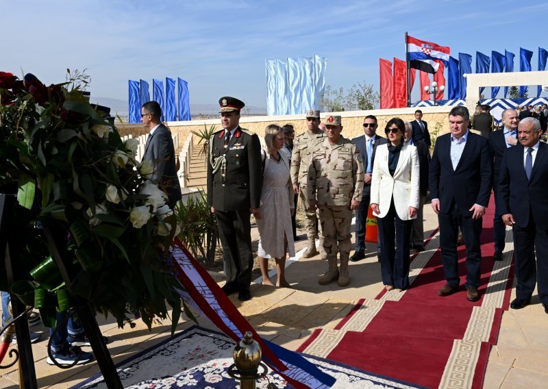 [FOTO] Milanović posjetio Hrvatsko memorijalno groblje izbjeglica iz Drugog svjetskog rata u El Shattu