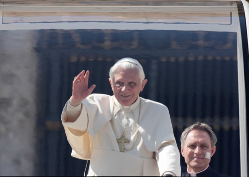 Papa pozvao studente da ne odlaze raditi u inozemstvo