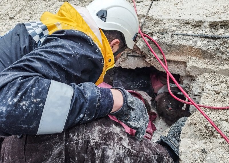 Hrvatski Crveni križ u kontaktu s turskim i sirijskim kolegama: Zasad su fokusirani na spašavanje ljudi