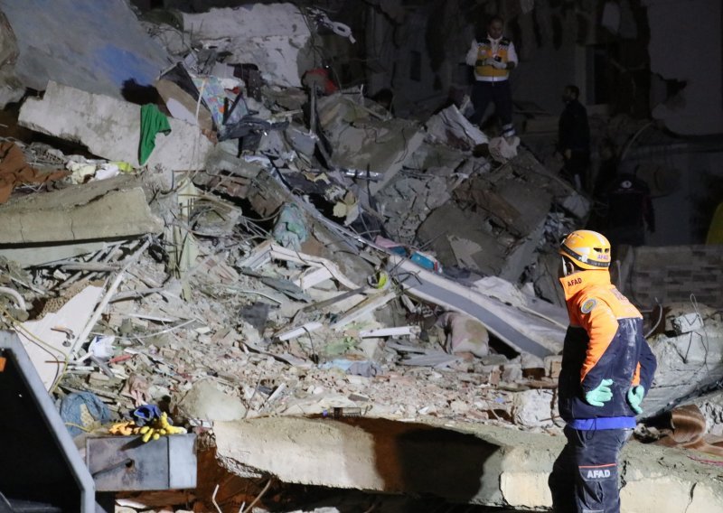 Bilanca umrlih samo raste: Više od 7200 ljudi poginulo u katastrofalnim potresima u Turskoj i Siriji