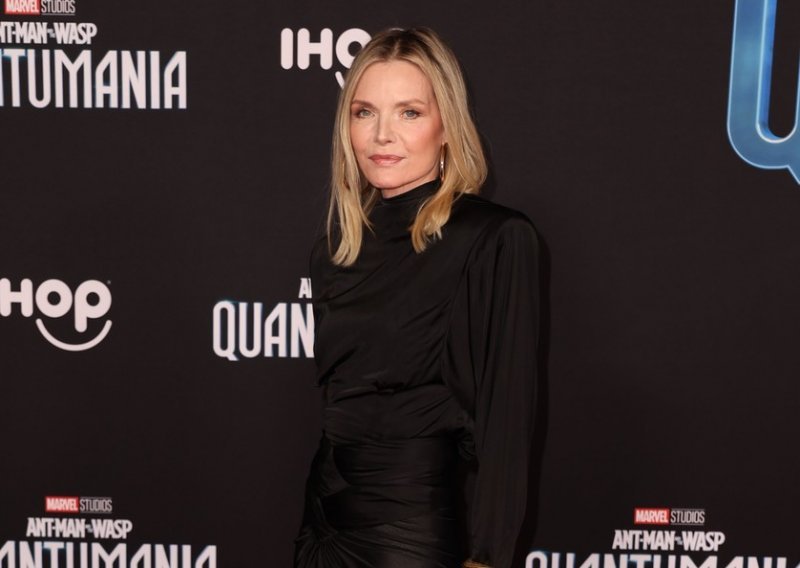 Stari li ona uopće? Michelle Pfeiffer sve je zadivila u ovom izdanju