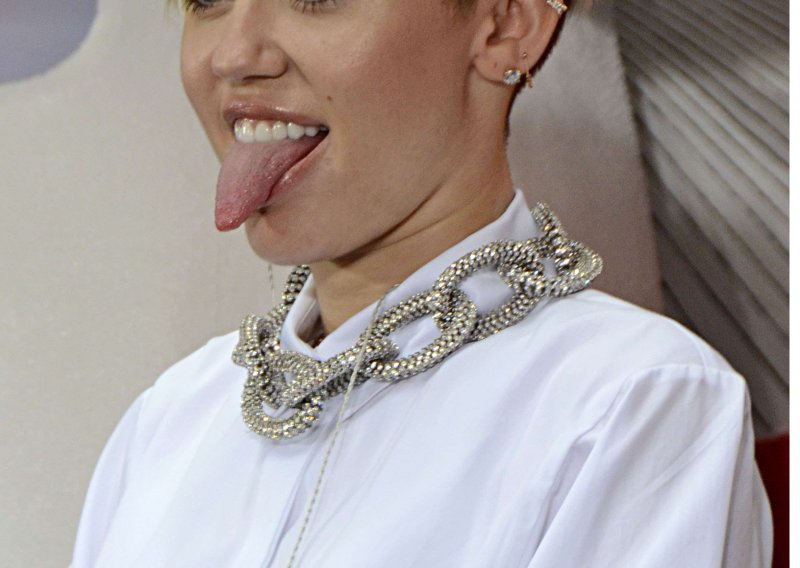 Miley za 21. rođendan priprema razulareni sado-mazo tulum