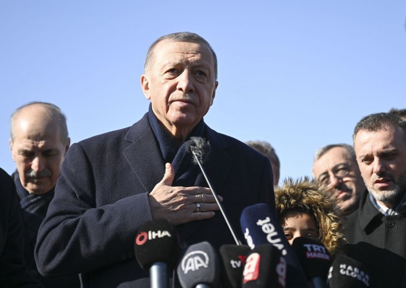 Erdogan priznao da je bilo problema s početnim odgovorom Turske na potres