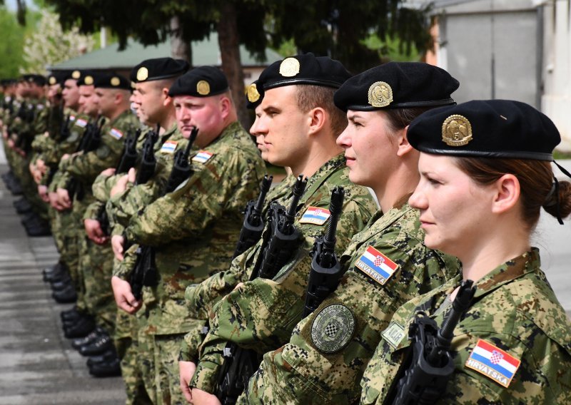 Hrvati sve manje žele u vojsku, Banožić ih mami višim novčanim naknadama