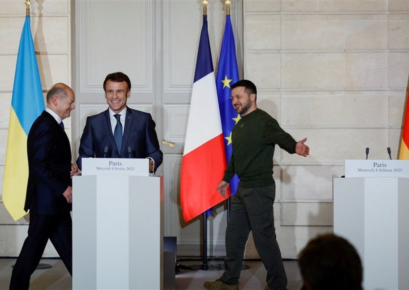 Macron odlikovao Zelenskog Ordenom Legije časti