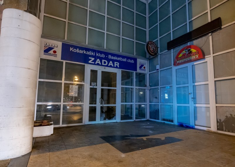 Policajac ozlijeđen u navijačkim neredima ispred zadarskih Jazina