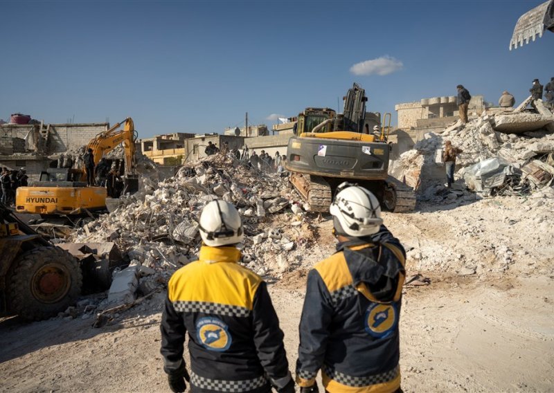 Prvi konvoj s pomoći ušao u Siriju iz Turske, dosad 19.300 mrtvih u potresu