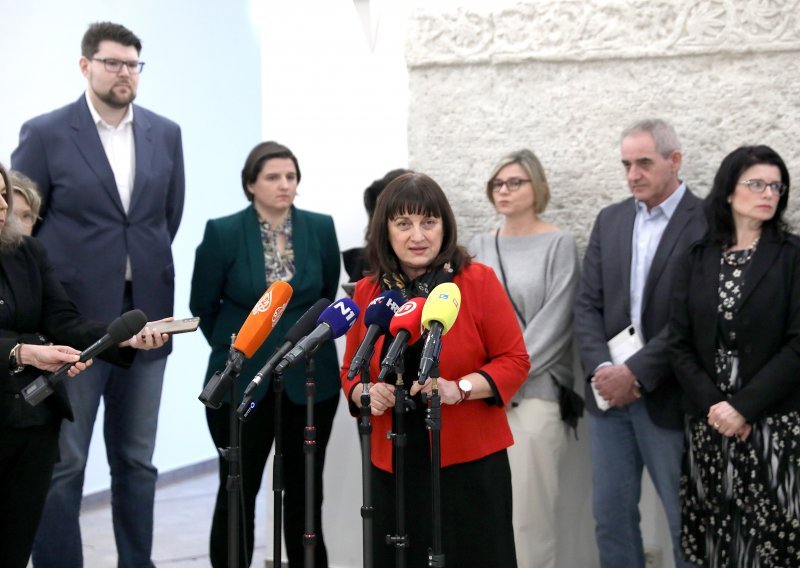 Lijeva oporba napustila sjednicu: 'Ne želimo davati legitimitet kvazistručnjacima poput Željke Markić ili Hermana Vukušića'