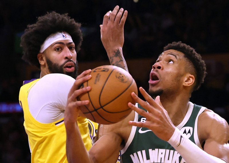 U noći velikih zamjena igrača širom NBA-a Milwaukee nastavio pobjednički niz; pogledajte kako je Giannis uništio Lakerse