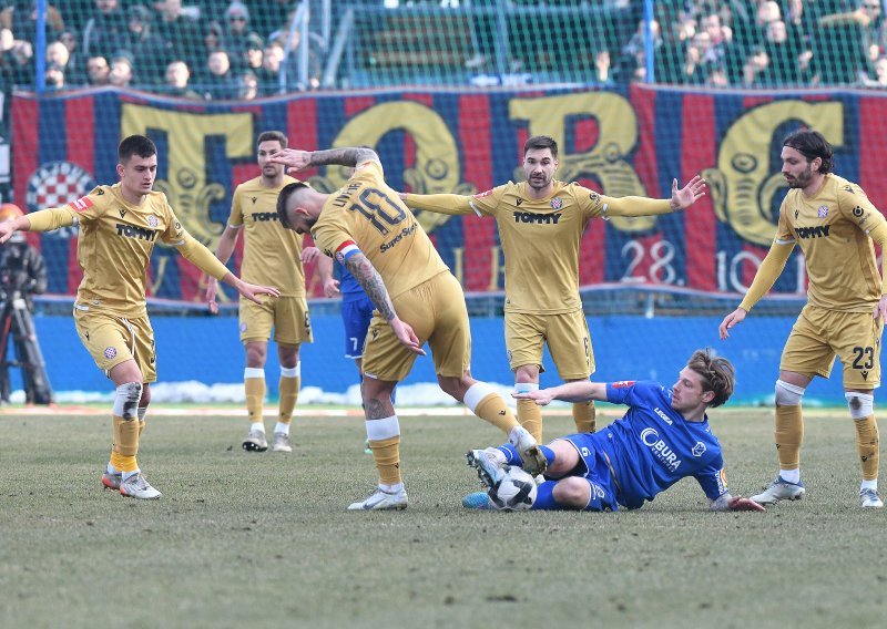 [VIDEO/FOTO] Ludo drugo poluvrijeme u Varaždinu; Hajduk je nakon crvenog kartona napunio mrežu domaćina