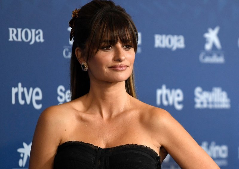 Penelope Cruz kao da ne stari: Istaknula nevjerojatnu liniju u uskoj minici koja zaustavlja dah