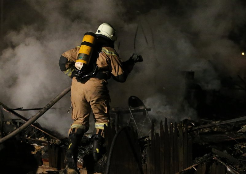 Ugašen požar na području Supetra na Braču; nekoliko sati nije bilo električne energije