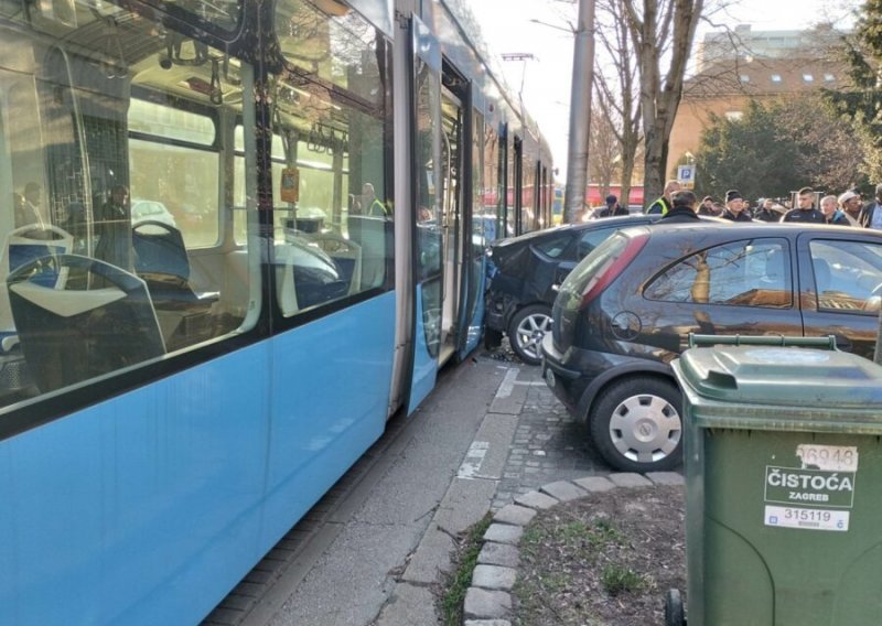 Nesreća na Maksimirskoj cesti: Ozlijeđene dvije osobe, tramvaji pušteni u promet