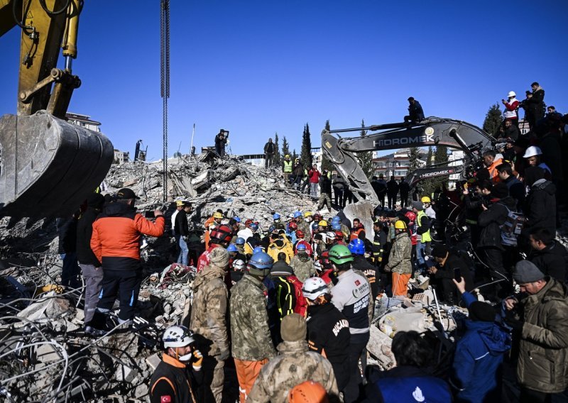 Prvi tegljač s pomoći iz BiH stigao u Tursku, spasioci svjedoče o potresnim prizorima
