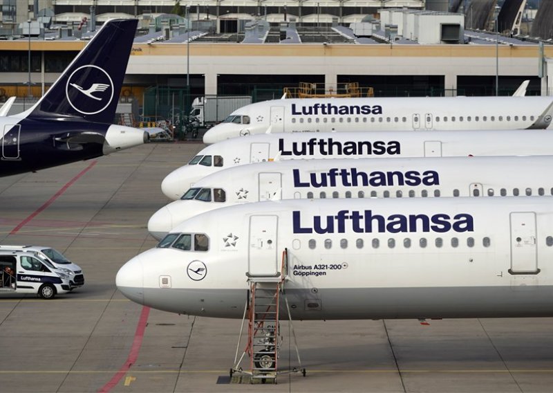 Lufthansa otkazala brojne letove zbog pada sustava; velike gužve u Frankfurtu