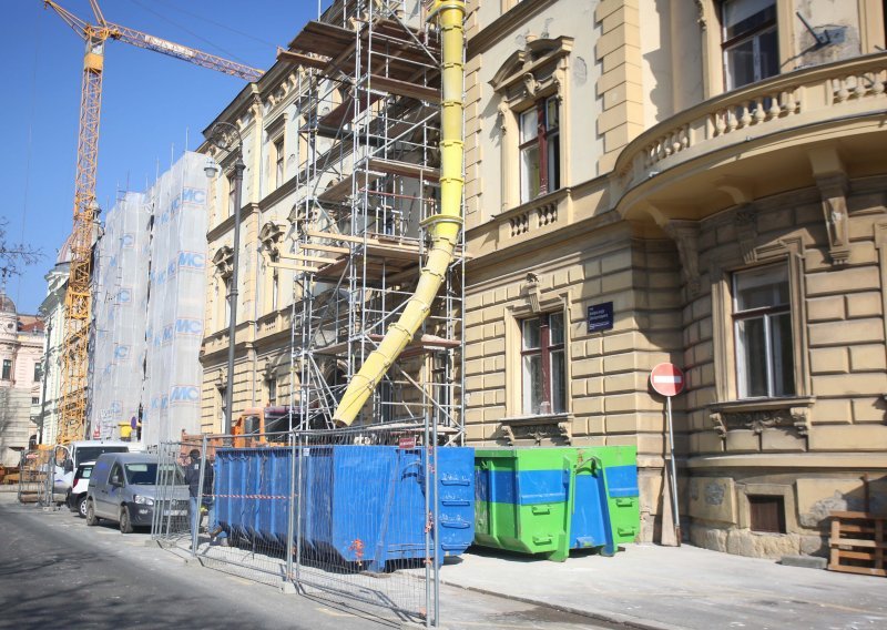 [FOTO/VIDEO] Urušio se dio zgrade u središtu Zagreba, jedna osoba ozlijeđena