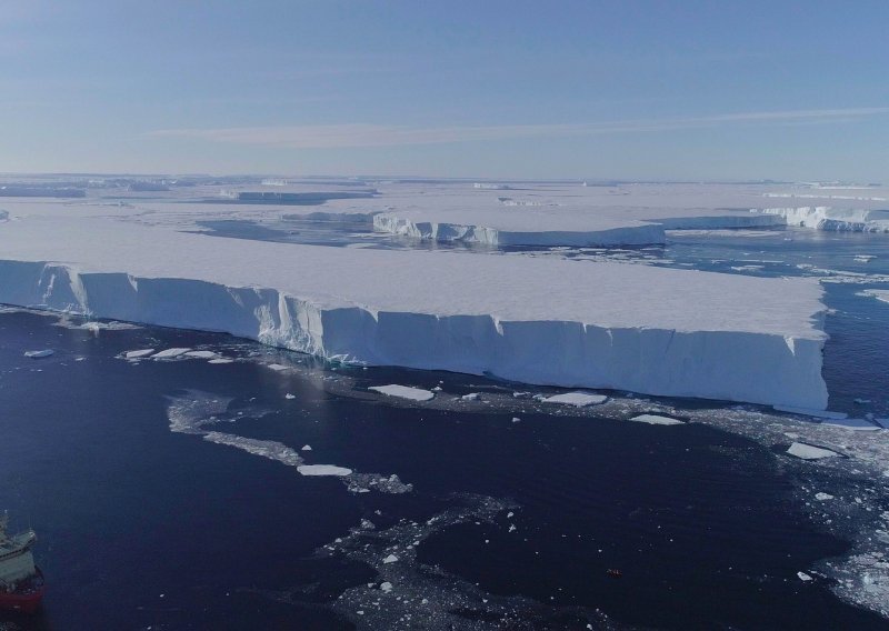 Topla voda otapa slabe točke na antarktičkom 'Glečeru sudnjeg dana'