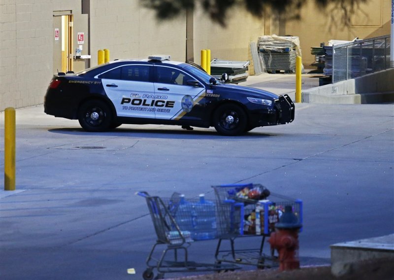 Jedna osoba ubijena, tri ozlijeđene u pucnjavi u teksaškom trgovačkom centru