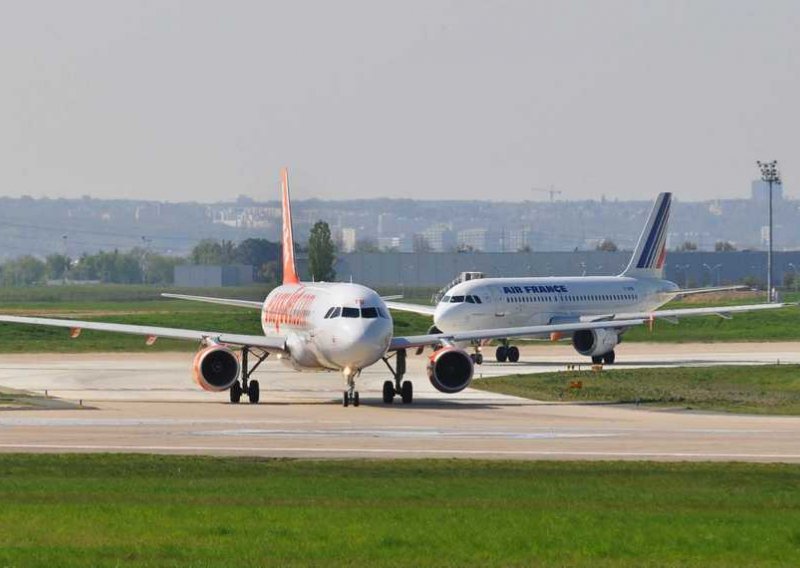 Više od 20 putnika ozlijeđeno u zrakoplovu Air Canade