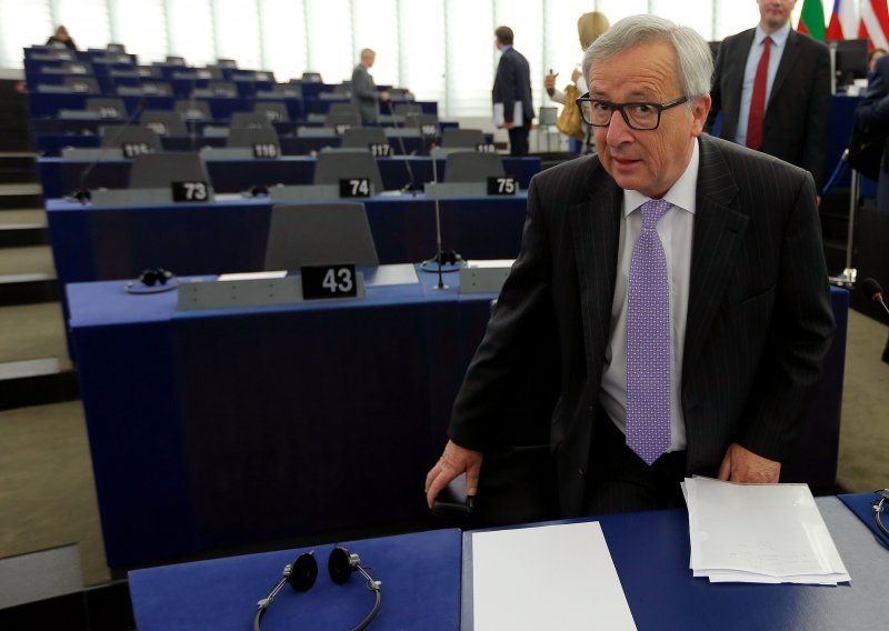 Juncker ismijao Faragea i Johnsona: Jučer ozareni, a danas tužni heroji
