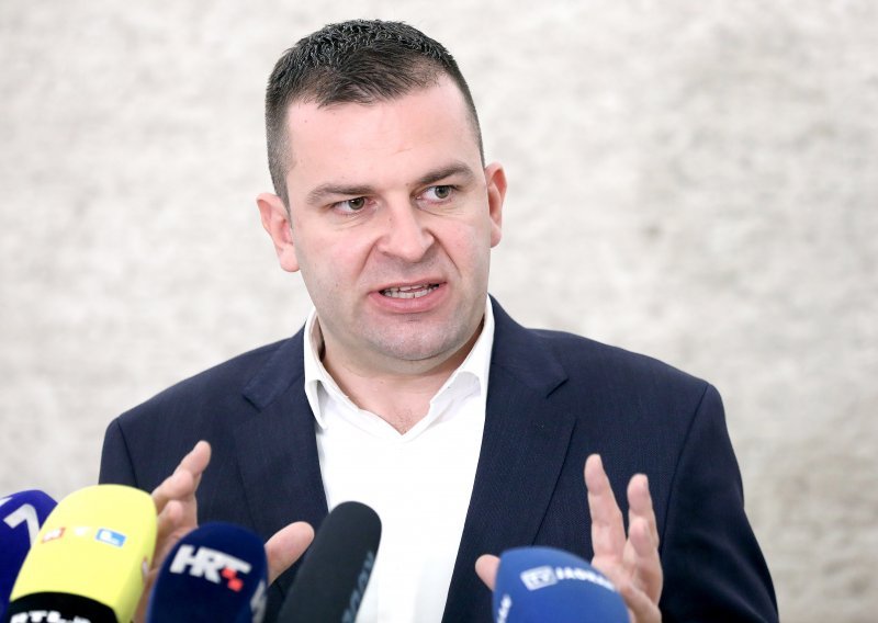 Hrebak: Glasali smo za Novaković, ali vladajuća većina nije ugrožena
