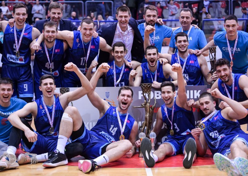 [FOTO] Cibona se u finalu poigrala s Cedevitom; razlika u korist Vukova izgleda nevjerojatnom