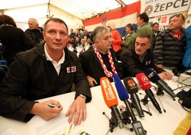 HDZ-ov kandidat Crnoja predstavio se braniteljima u šatoru