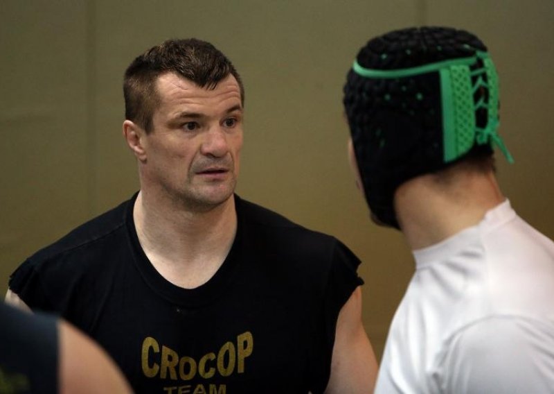 Cro Cop žestoko odgovorio: Samo pametujte i hranite se time...