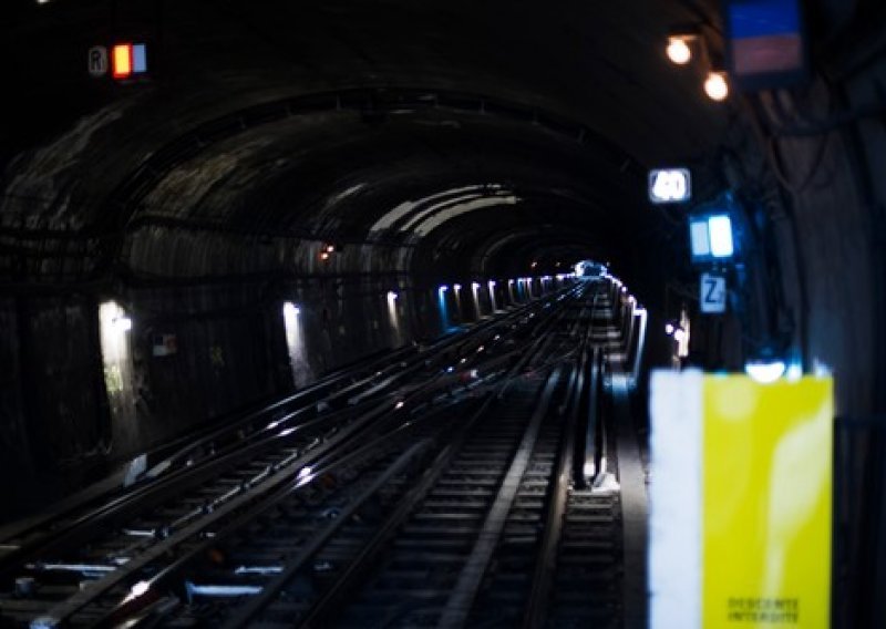 Dvoje španjolskih dužnosnika dalo ostavku jer vlakovi ne mogu kroz tunel