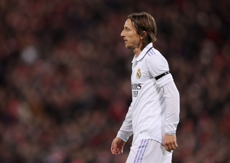 [VIDEO/FOTO] Pogledajte asistenciju kralja Kraljevskog kluba kojom je uništen Liverpool. Modrić s Anfielda ispraćen ovacijama