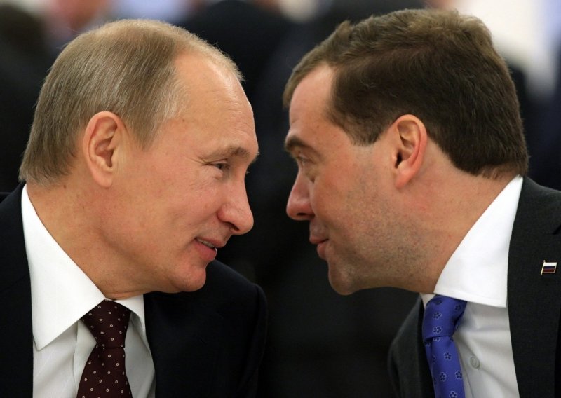 Medvedev prognozirao da će se Rusija raspasti ne dobije li rat pa se obrušio na Bidena: Tko je uopće taj čudni djed?