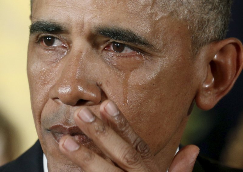 Obama zaplakao zbog djece ubijene u školskoj pucnjavi