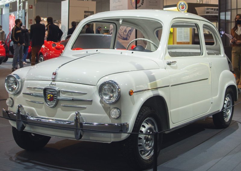 [FOTO/VIDEO] Fiat-Abarth 850 TC na Rétromobileu: Rad na restauraciji rijetkog primjerka iz 1964.