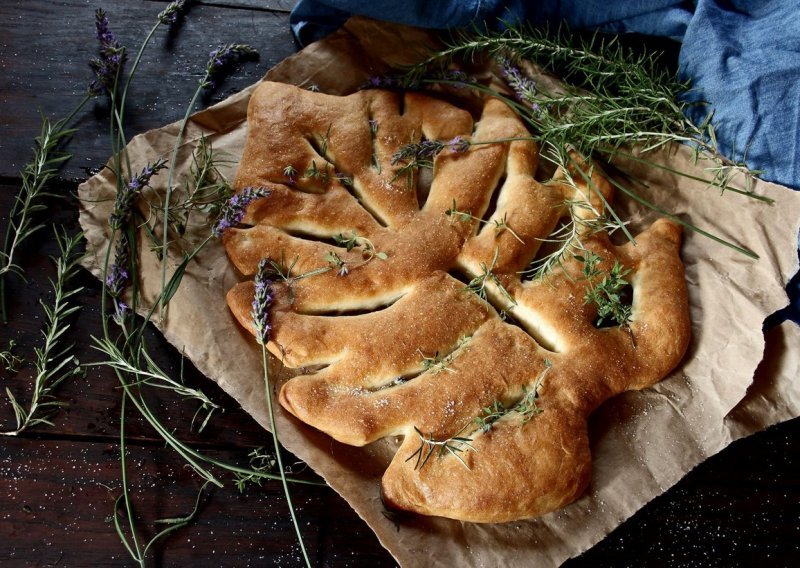 Recept za francuski kruh koji će vas prvim grizom transportirati u Provansu