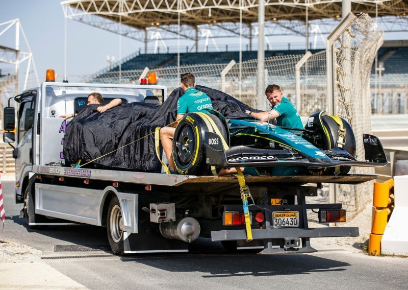 Može li gore od ovoga? Nova katastrofa za momčad Formule 1, a smrknuto lice bivšeg prvaka sve govori