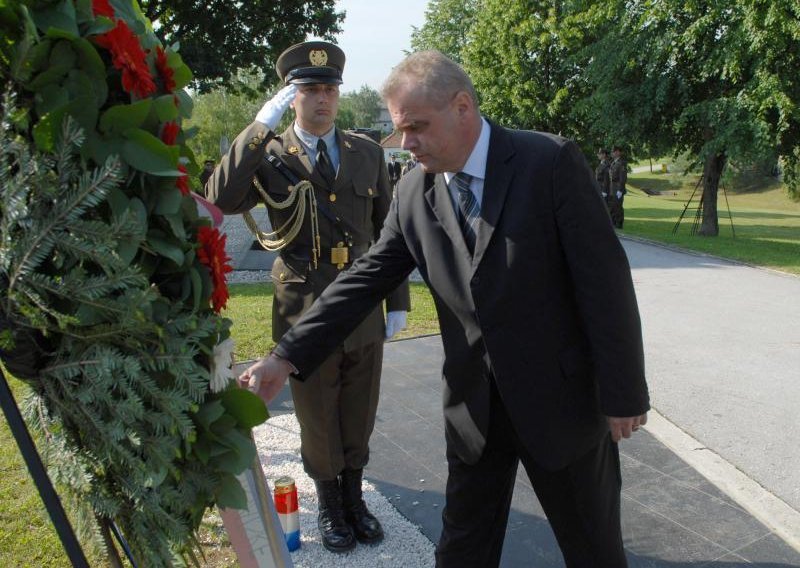 Pali HDZ-ovac zvijezda benda za svadbe i krstitke