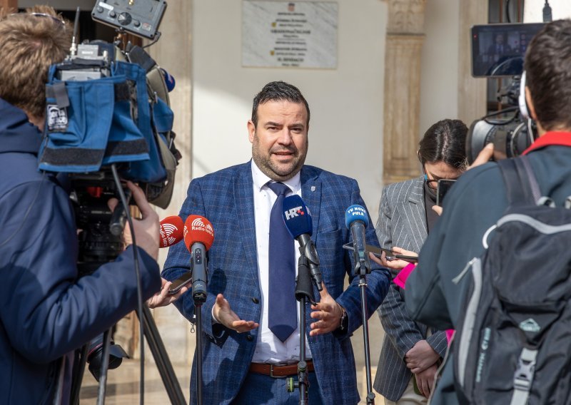 Vijeće srpske nacionalne manjine osudilo postupak gradonačelnika Pule: 'Zabrana je školski primjer zloćudne politike nesnošljivosti'