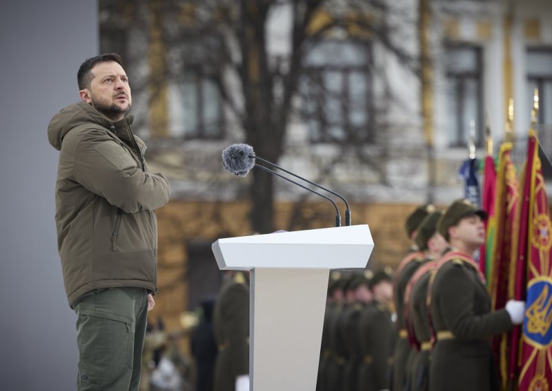 Zelenski se u suzama obratio vojnicima: Svima vama koji se borite za Ukrajinu želim reći, ponosan sam na vas