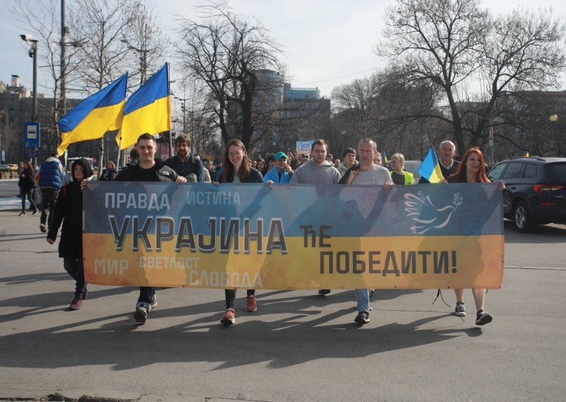 [FOTO] Ukrajinsko veleposlanstvo u Beogradu organiziralo marš mira: 'Ukrajina će pobijediti'