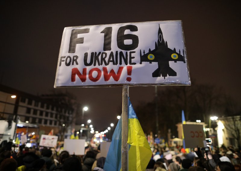[FOTO] Masovni antiratni prosvjedi širom Zapada; pogledajte što Europljani poručuju Putinu, ali i svojim vladama