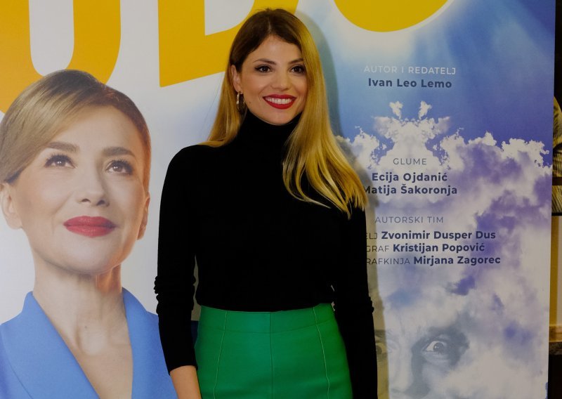 Prave ljepotice: Lejla Filipović pozira sa sestrom, a sličnost je itekako vidljiva