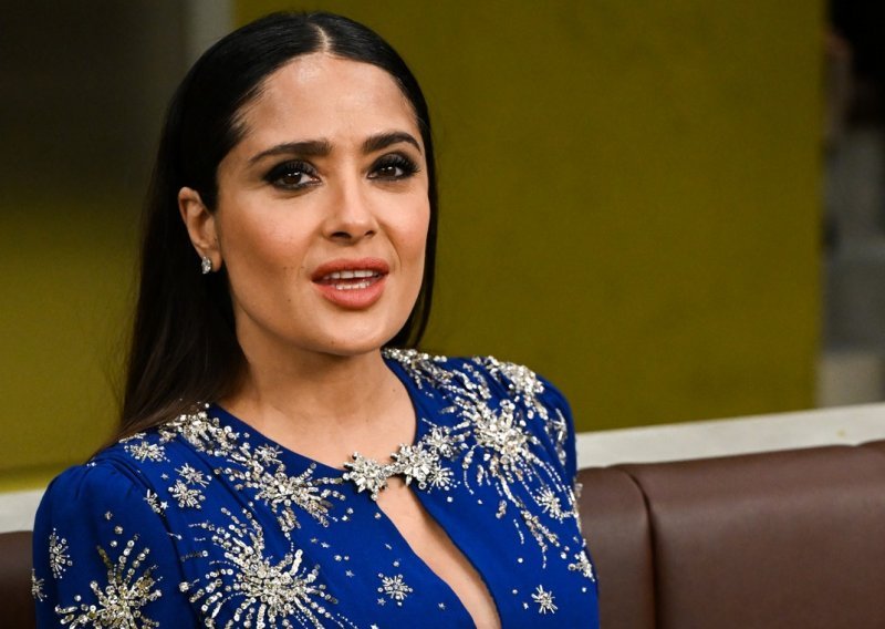 Ne viđamo ih često: Salma Hayek na Guccijevu reviju povela je kćeri Valentinu i Mathilde